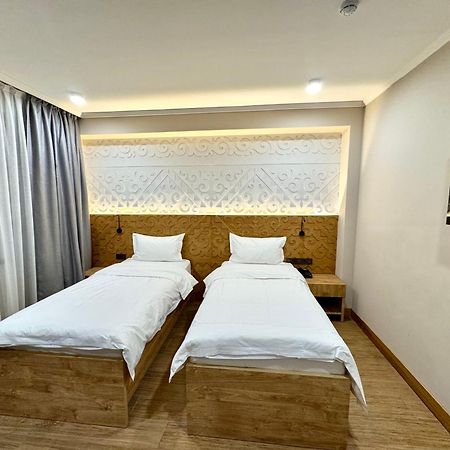 Dami Almaty Hotel Exteriör bild